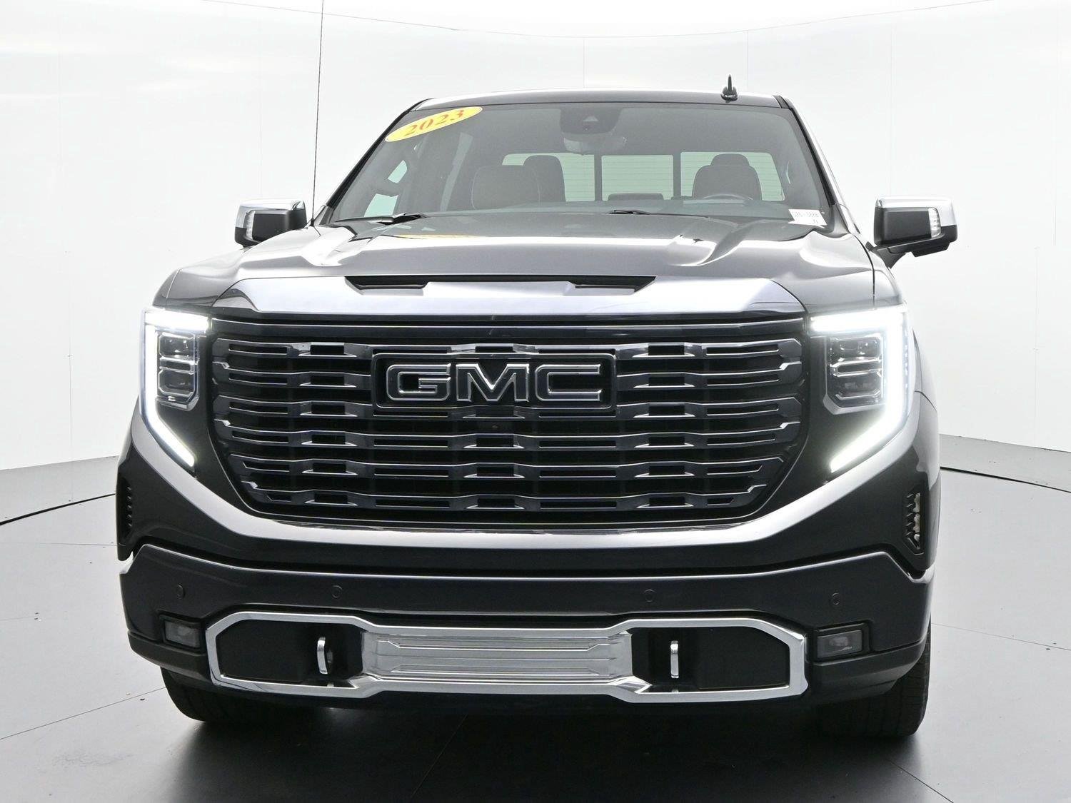 Used 2023 TITANIUM RUSH METALLIC GMC Denali Ultimate image 3