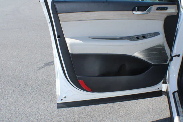 Used 2021 Hyper White Hyundai Limited image 6