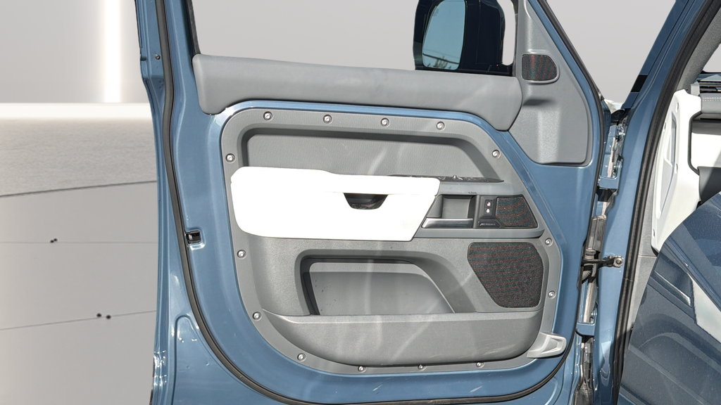 Used 2025 Tasman Blue Metallic Land Rover S image 20