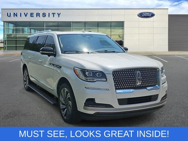 Used 2022 White Lincoln Reserve image 1