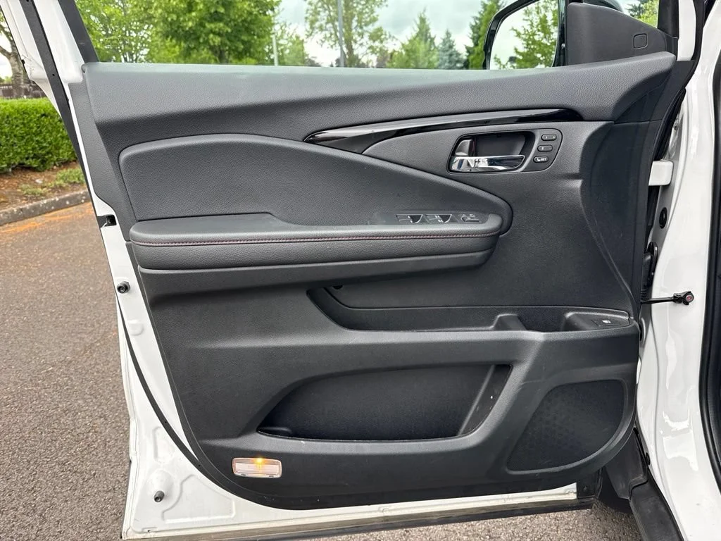 Certified Used 2025 Platinum White Pearl Honda AWD BLACK EDITION image 47