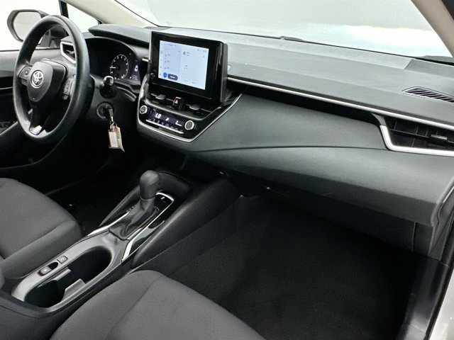 2025 Toyota Corolla LE - Photo 13