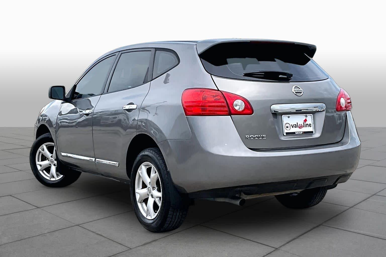 Used 2012 Platinum Graphite Nissan S image 11