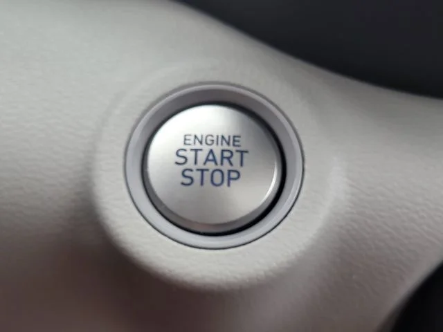 Used 2025 Green Hyundai SEL image 27