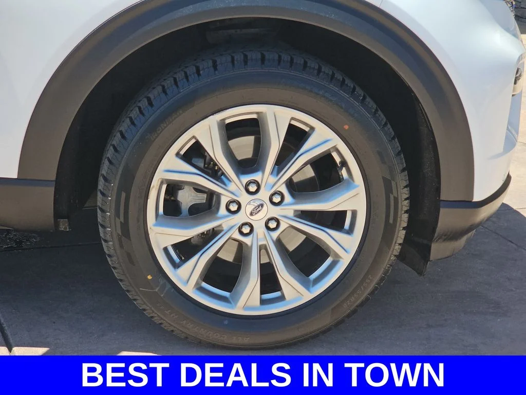 Used 2023 White Ford Limited image 40