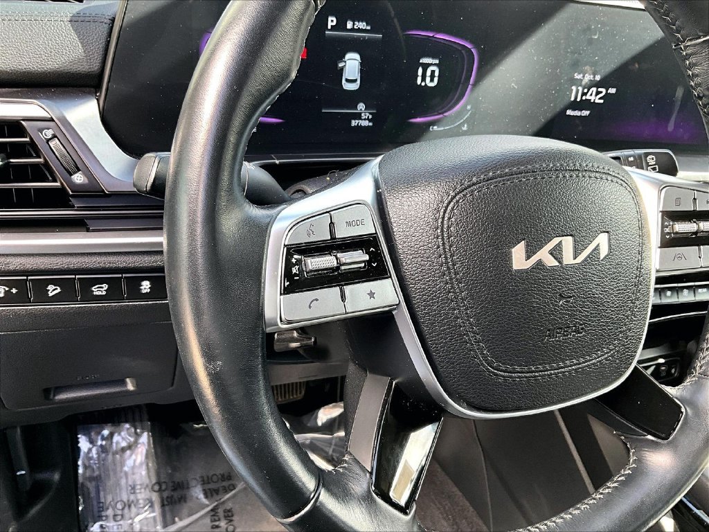 Used 2025 Black Kia S image 19