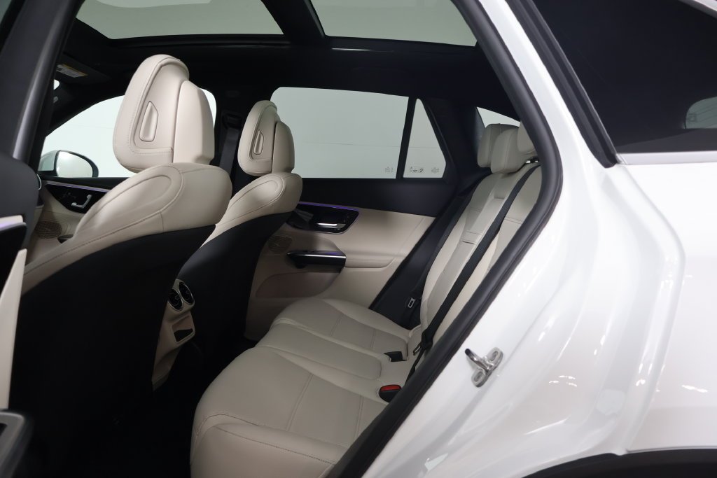 New 2027 Polar White Mercedes-Benz GLC 300 image 6