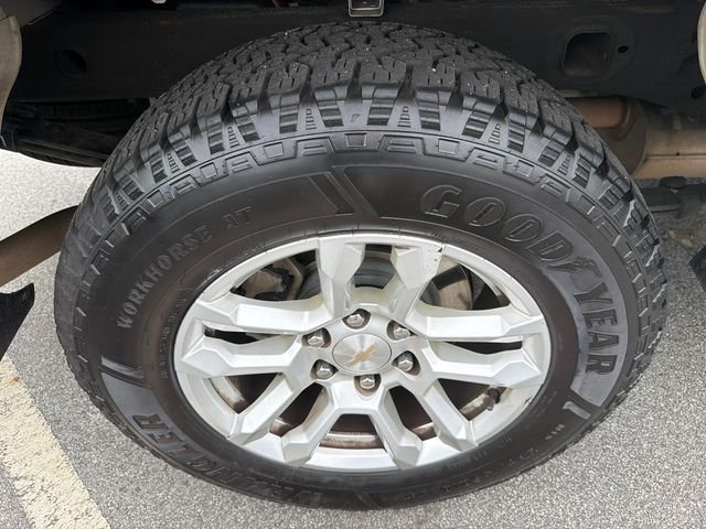 Used 2023 White Chevrolet WT image 17