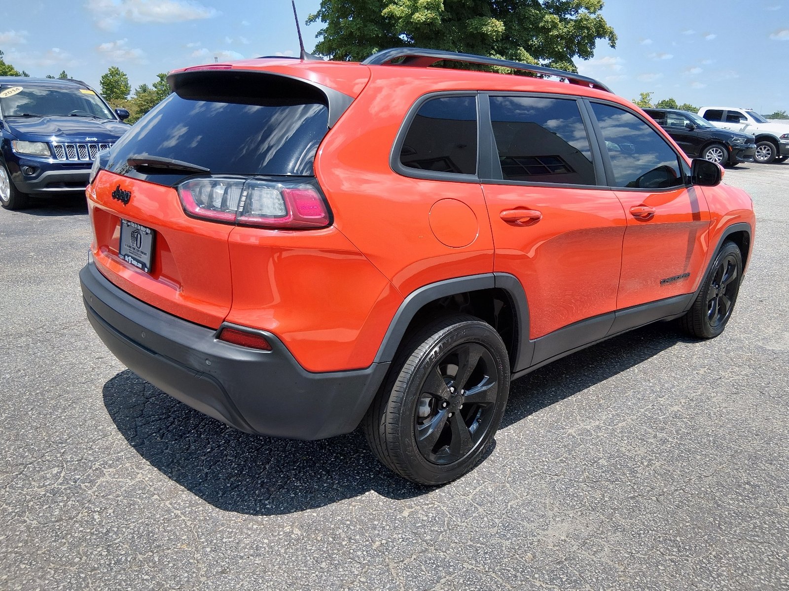 Used 2021 Spitfire Orange Clear Coat Jeep Altitude image 3