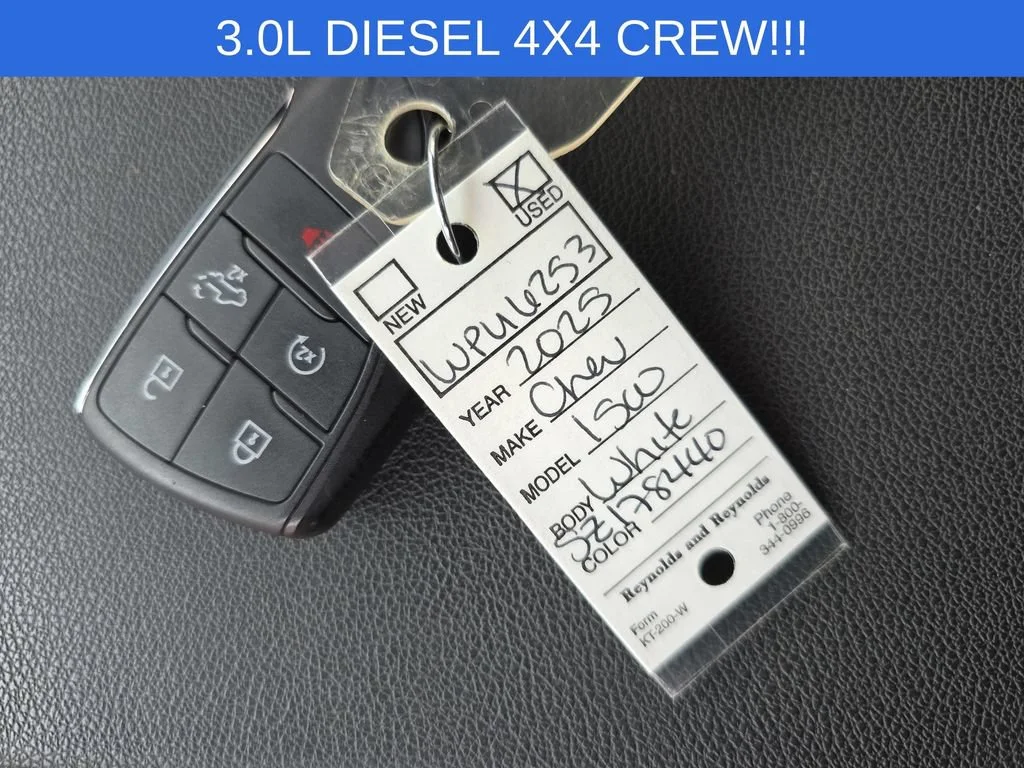 Used 2025 Summit White Chevrolet RST image 37