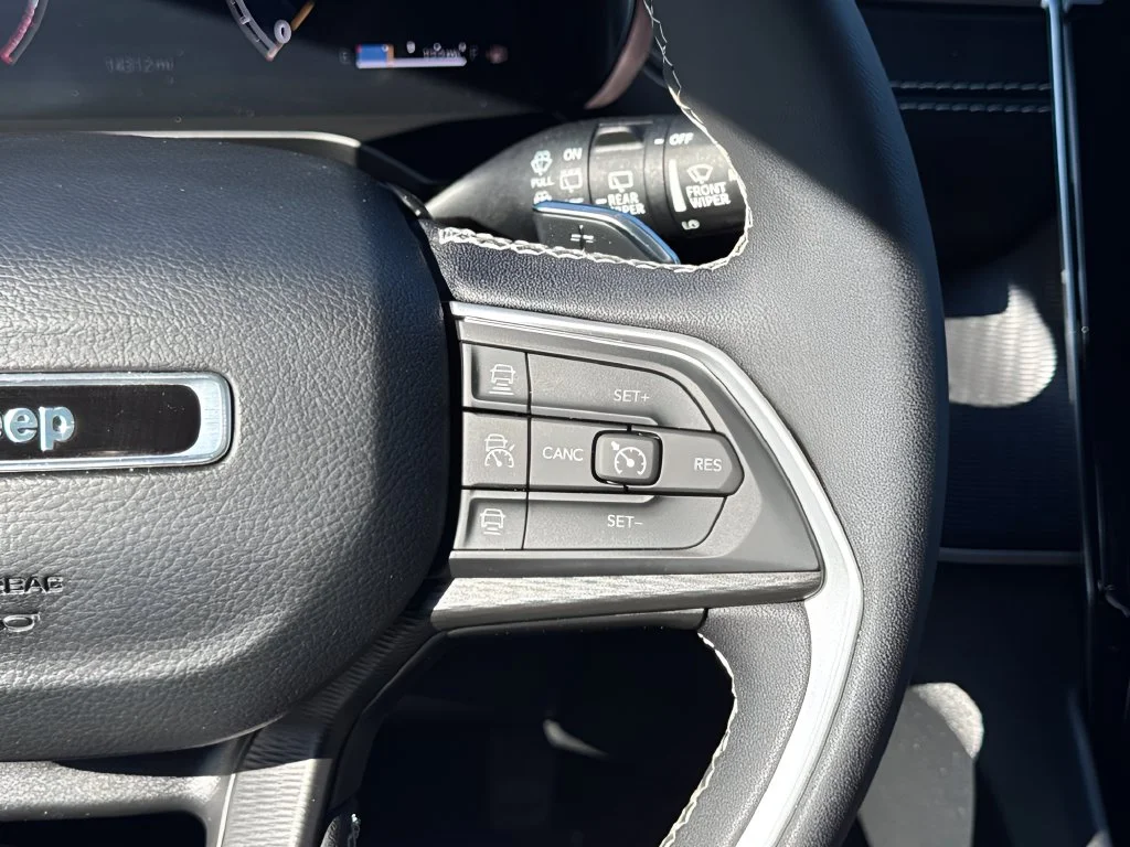 Used 2024 Silver Jeep Laredo image 14