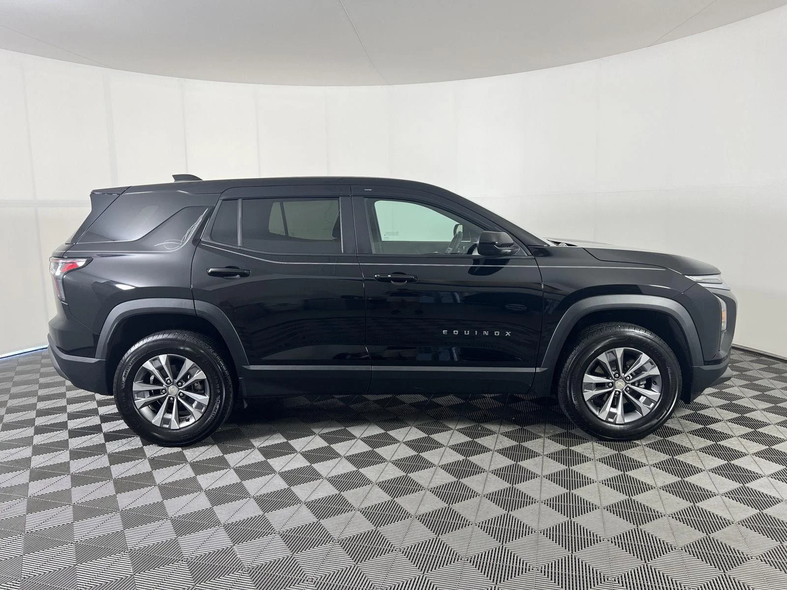 Used 2025 Mosaic Black Metallic Chevrolet LT image 23
