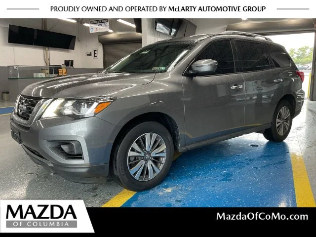 Used 2020 Gray Nissan S image 1