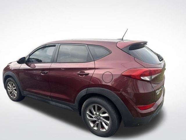 Used 2016 Red Hyundai SE image 2