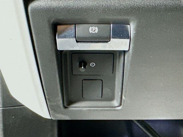 Used 2022  Land Rover X-Dynamic HSE image 12