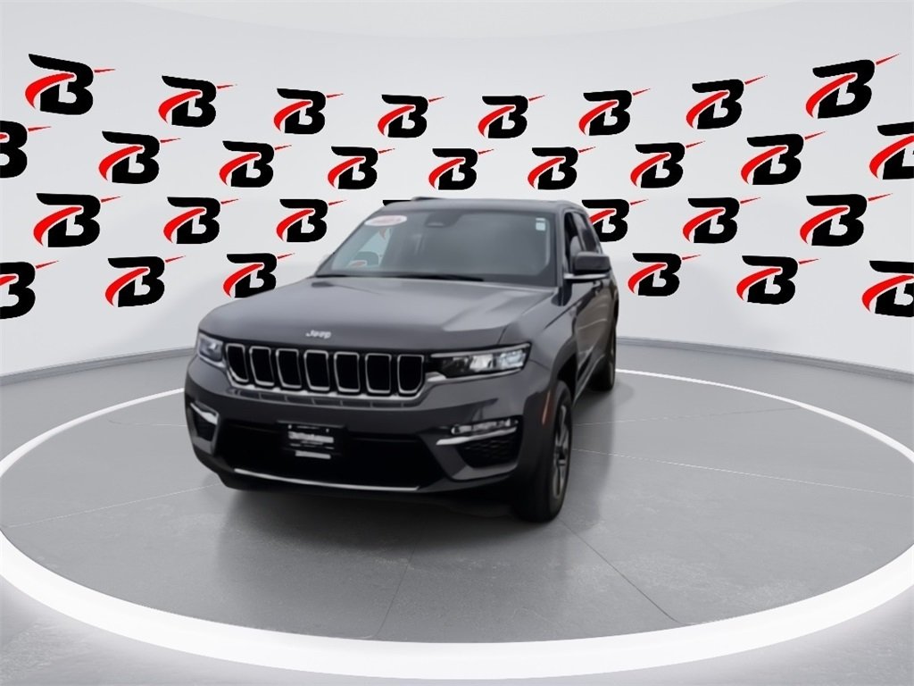 2023 Jeep Cherokee Base photo 2