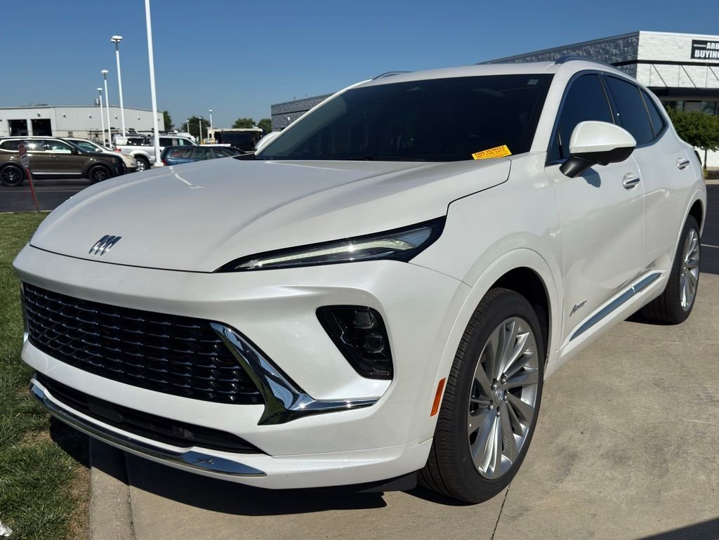 Used 2024 White Frost Tricoat Buick Avenir image 3