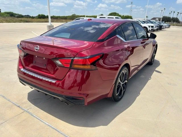 Used 2023 Red Nissan 2.5 SR image 6