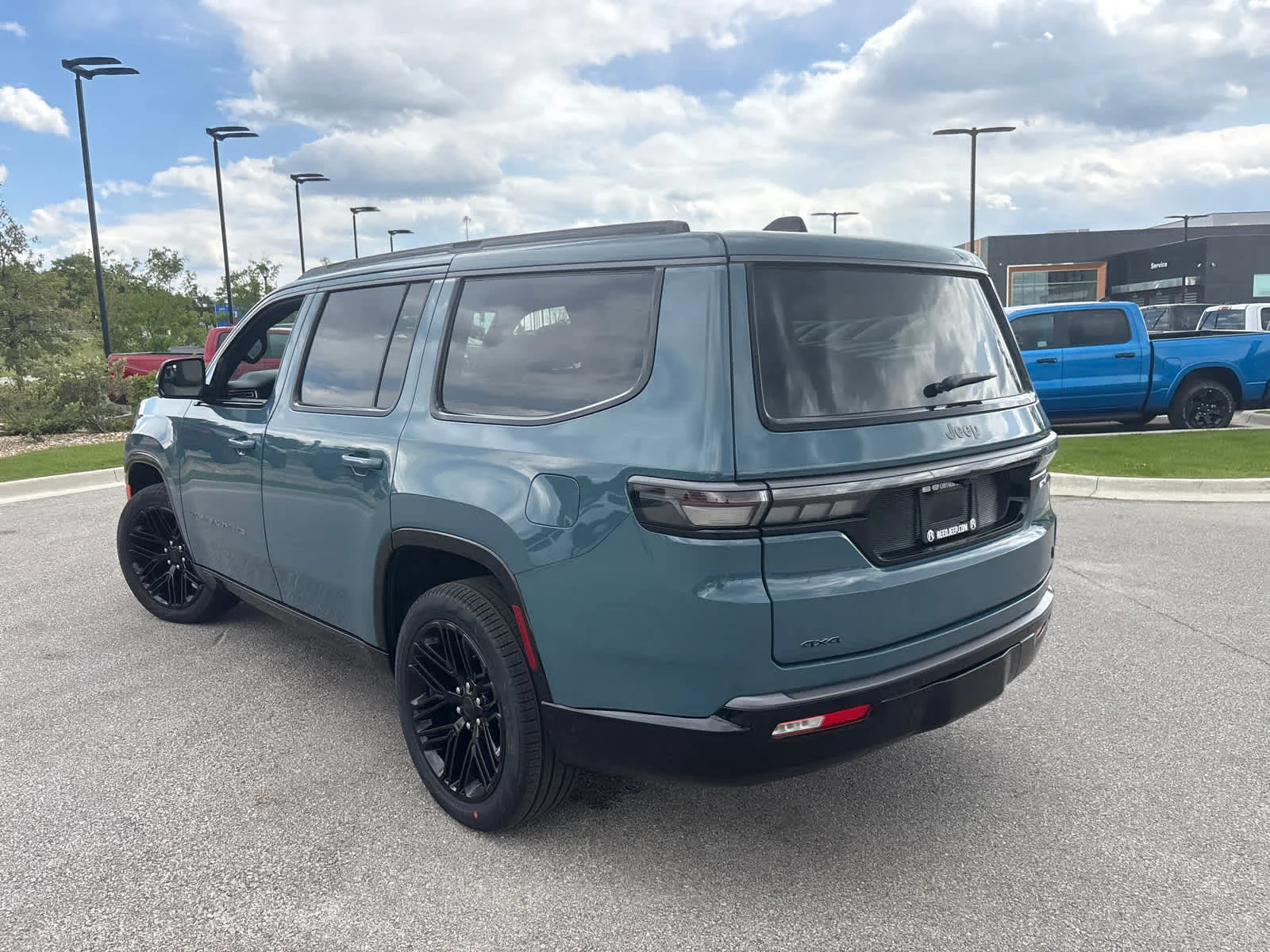 New 2026 Steel Blue Exterior Paint Jeep Limited Reserve image 7