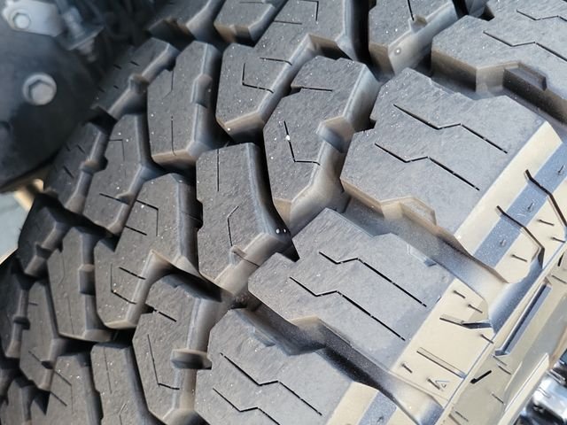 Certified Used 2019 Silver Spruce Ford Lariat image 34