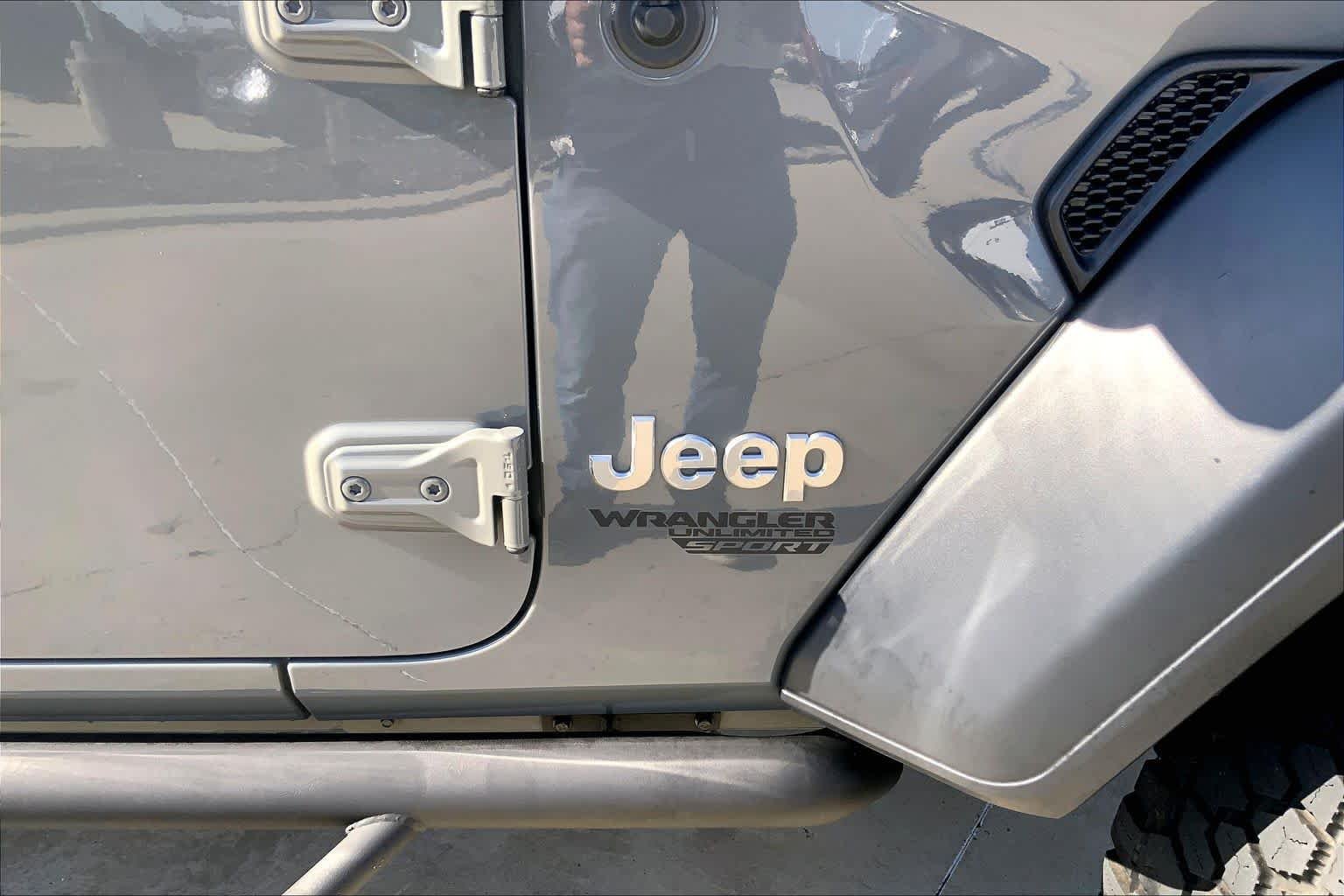 Used 2018 Sting-Gray Clearcoat Jeep Sport S image 28