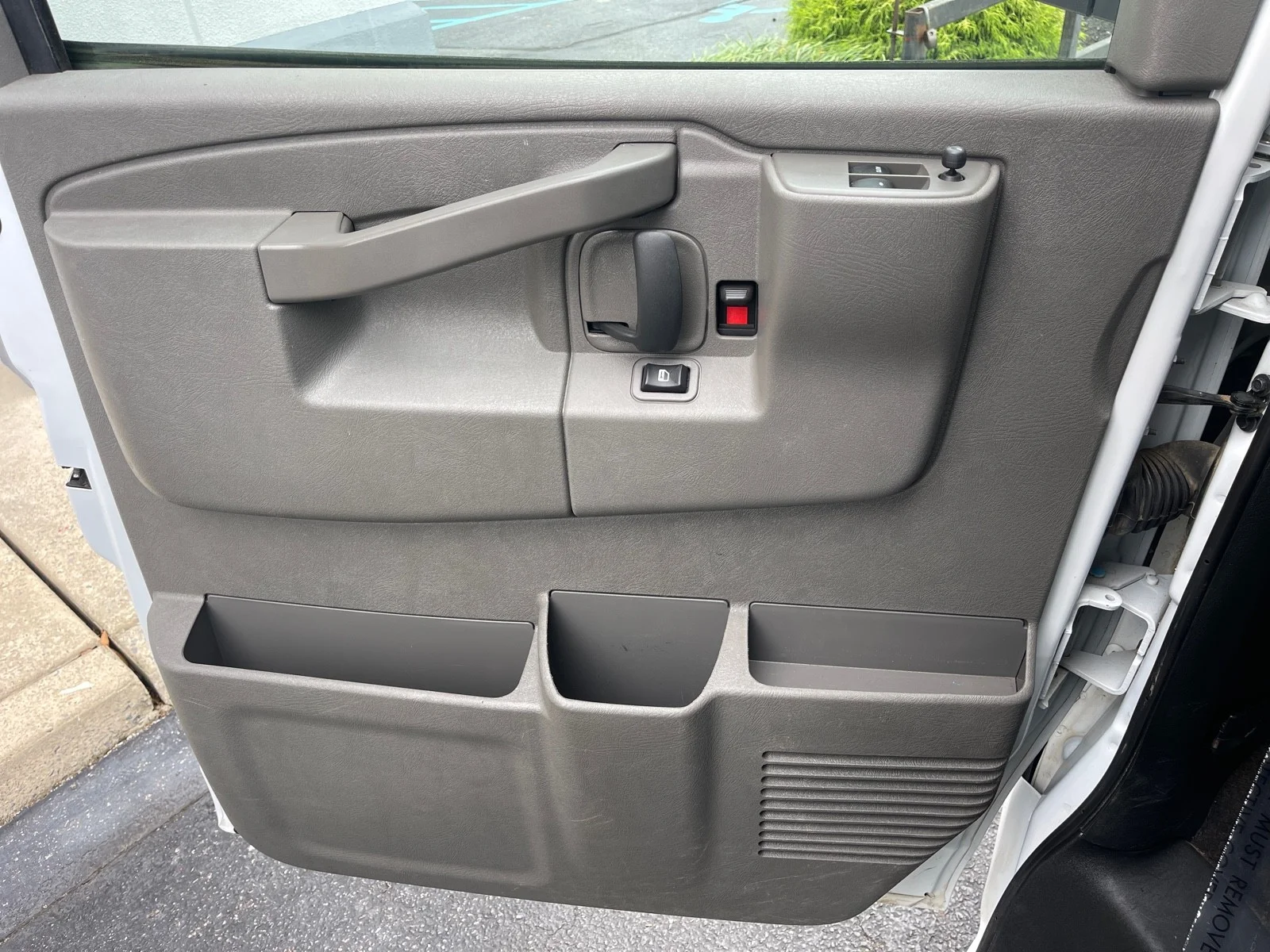 2023 Chevrolet Express Passenger LS - Photo 30