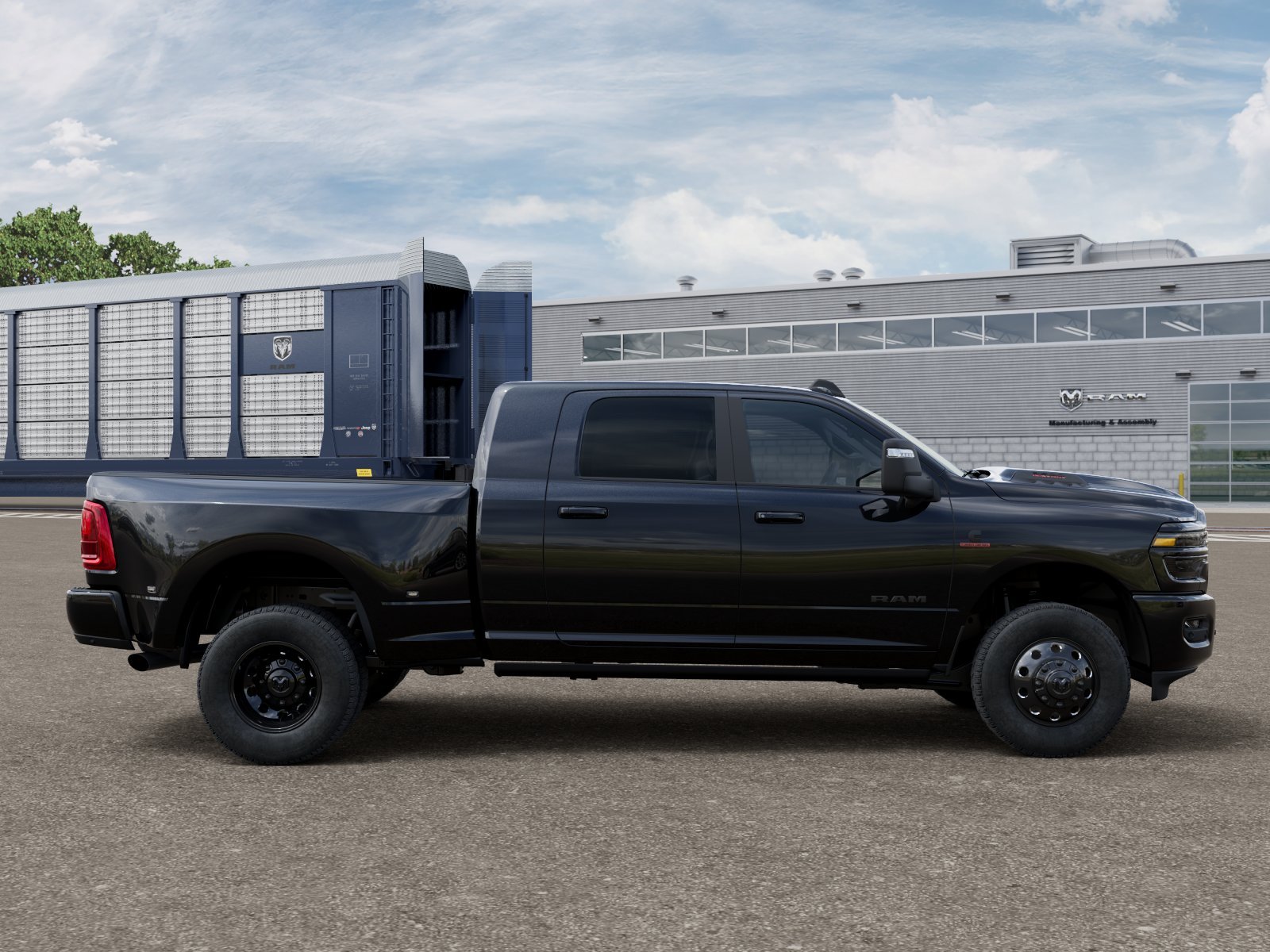 New 2026 Diamond Black Crystal Pearl-Coat Exterior Paint RAM LARAMIE image 12