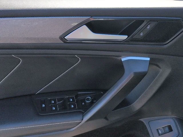 2024 Volkswagen Tiguan SE - Photo 13