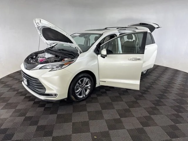 Used 2021 White Toyota Platinum image 12