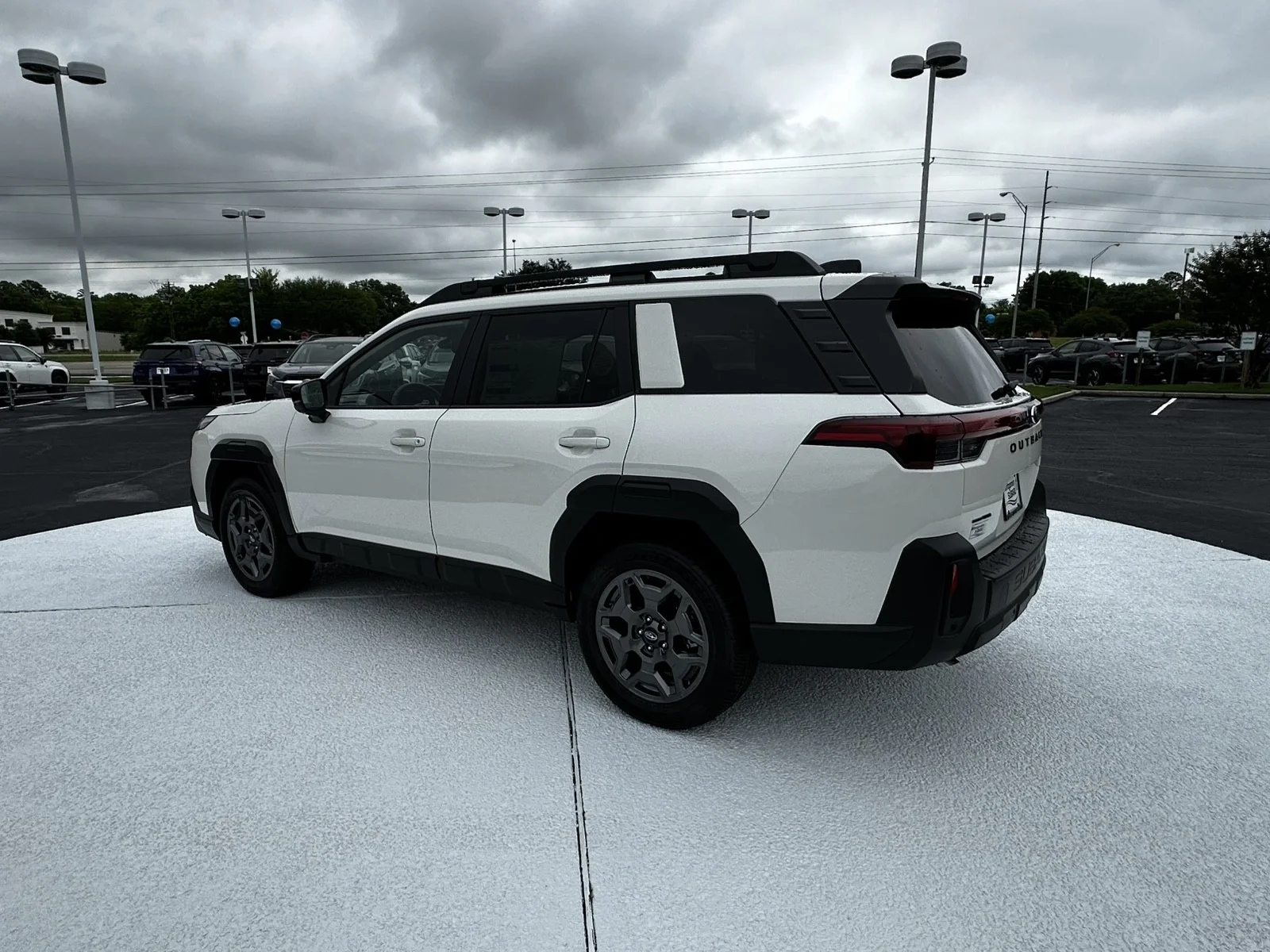 New 2026 CRYSTAL WHITE PEARL Subaru Premium image 5