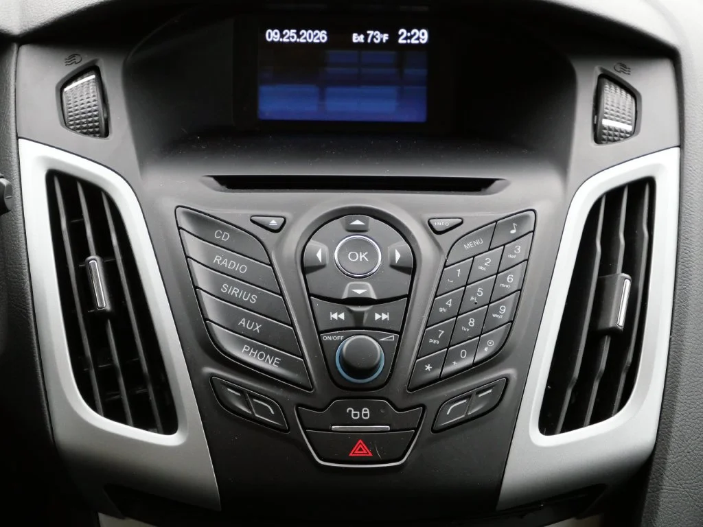 Used 2012 Blue Ford SE image 16