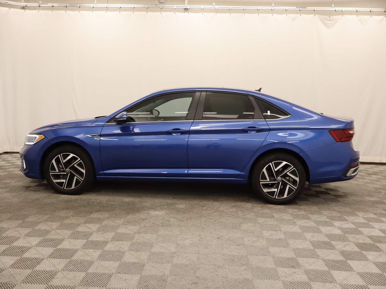 Certified Used 2024 Rising Blue Metallic Volkswagen SEL image 2