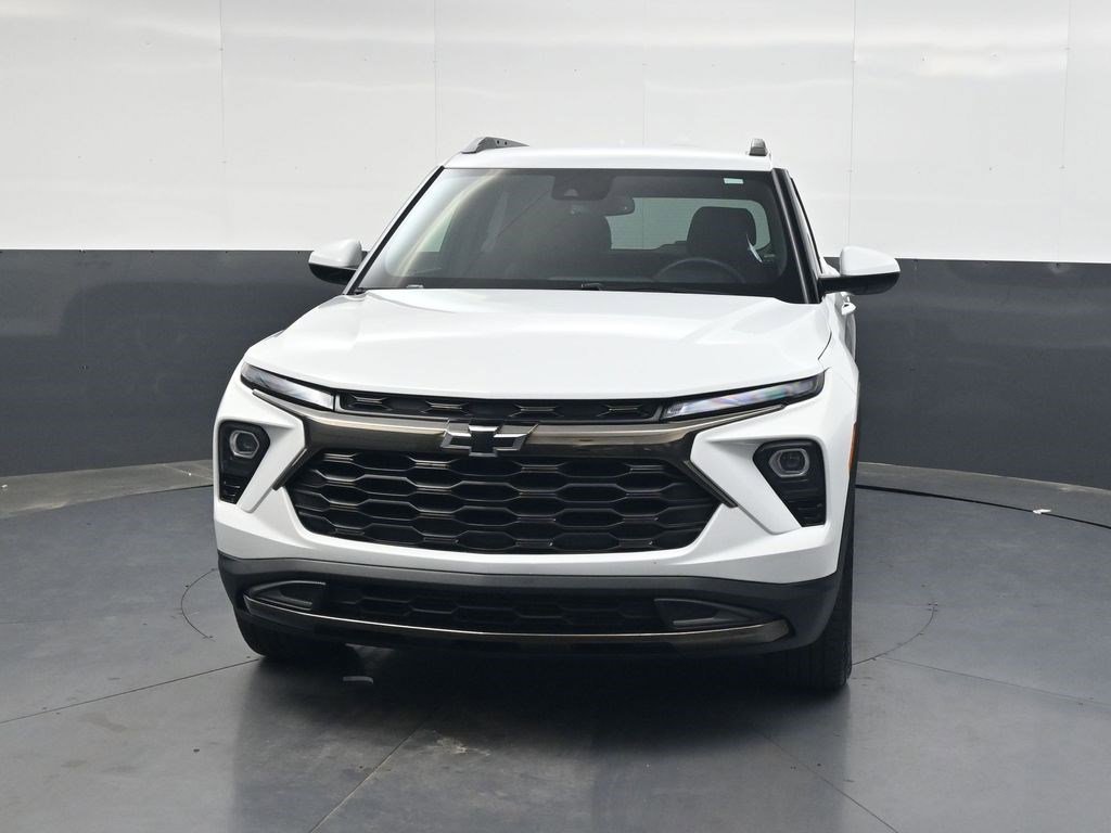 Used 2024 Summit White Chevrolet ACTIV image 9