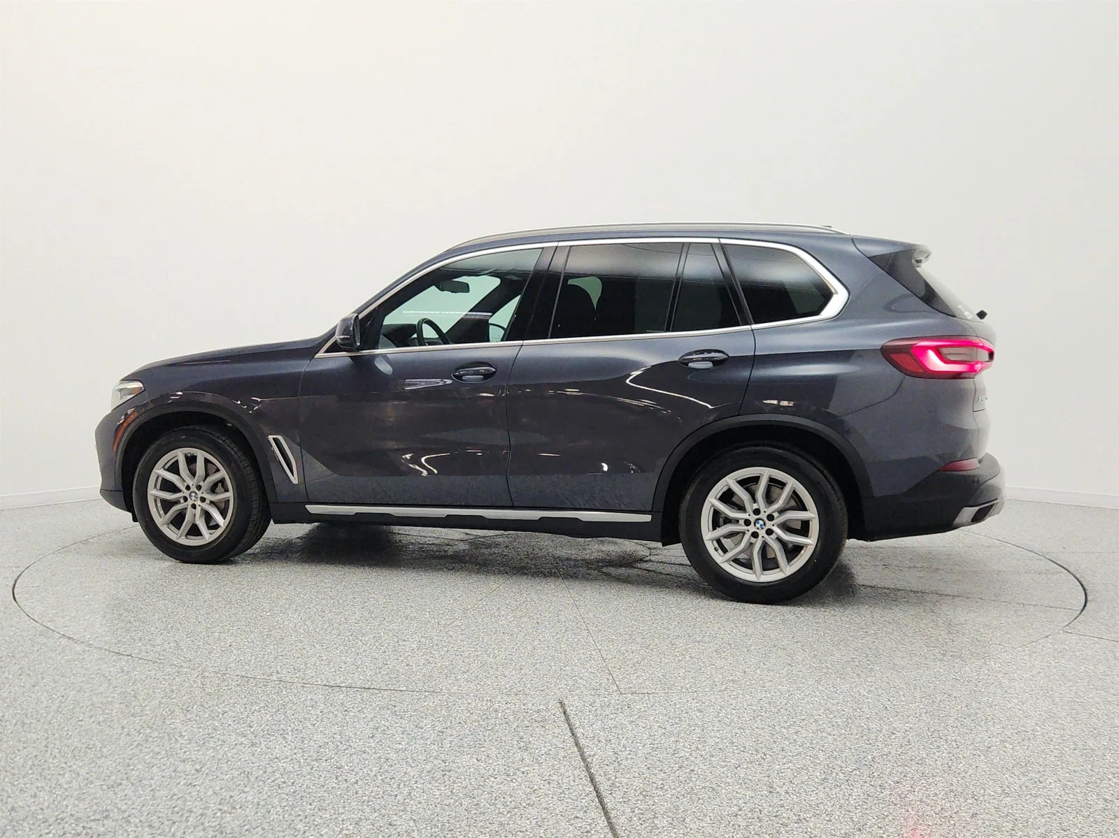 Used 2020 Arctic Gray Metallic BMW sDrive40i Sports Activity Vehicle image 8