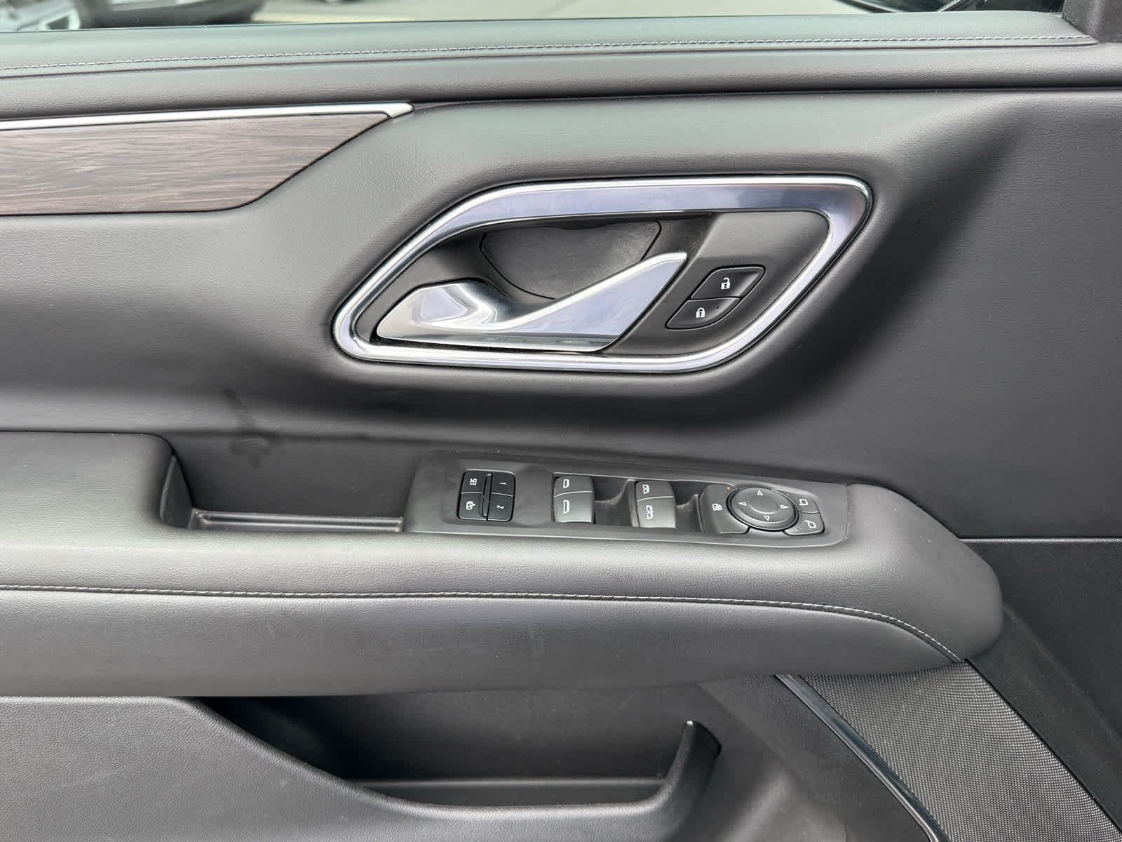 Used 2023 Auburn Metallic Chevrolet LT image 14