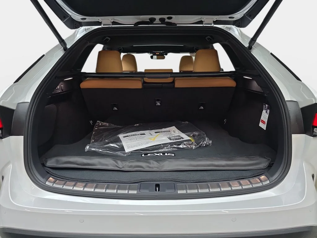 New 2026 Eminent White Pearl Lexus PREMIUM PLUS image 12