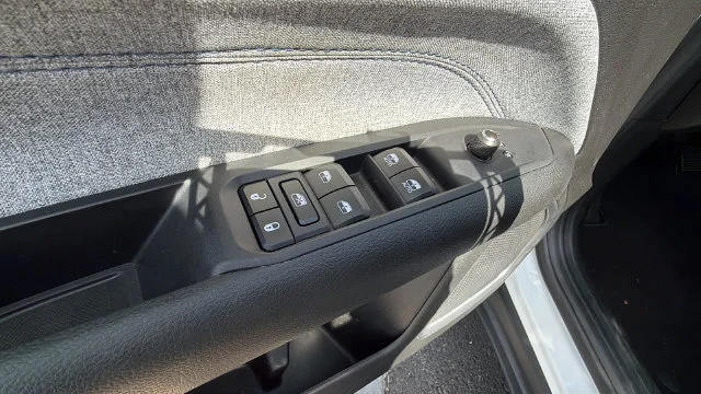 Used 2025 White Jeep Latitude image 20