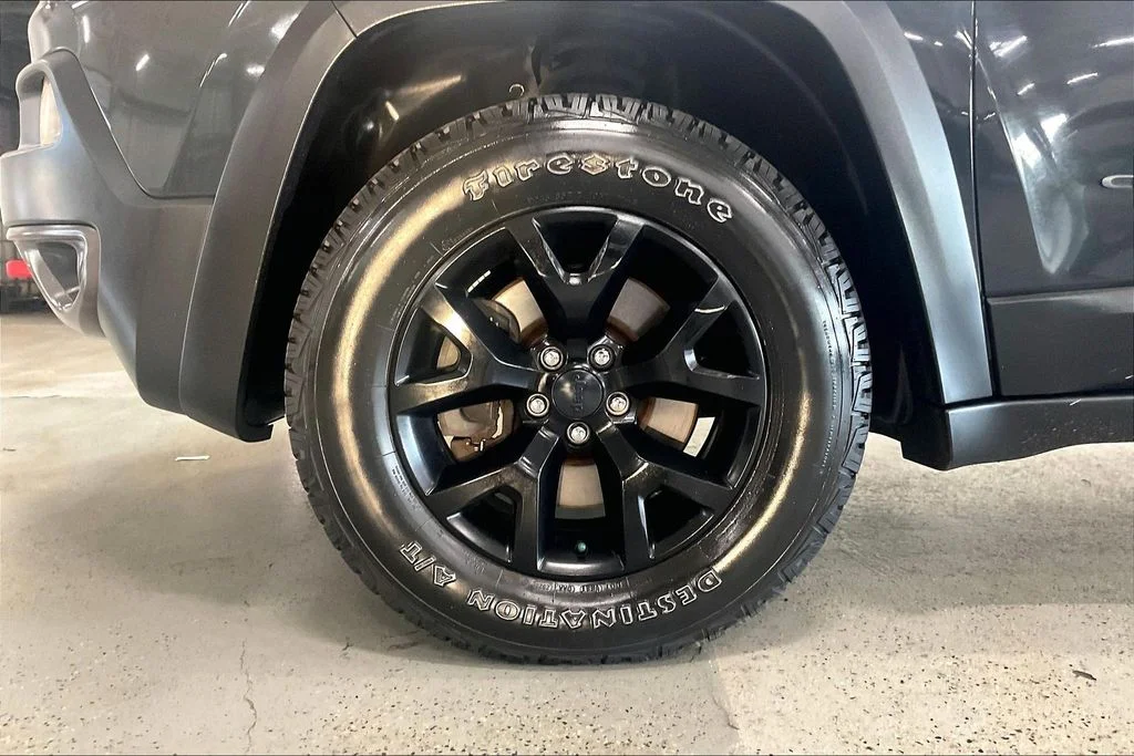 Used 2016 Black Jeep Trailhawk image 8