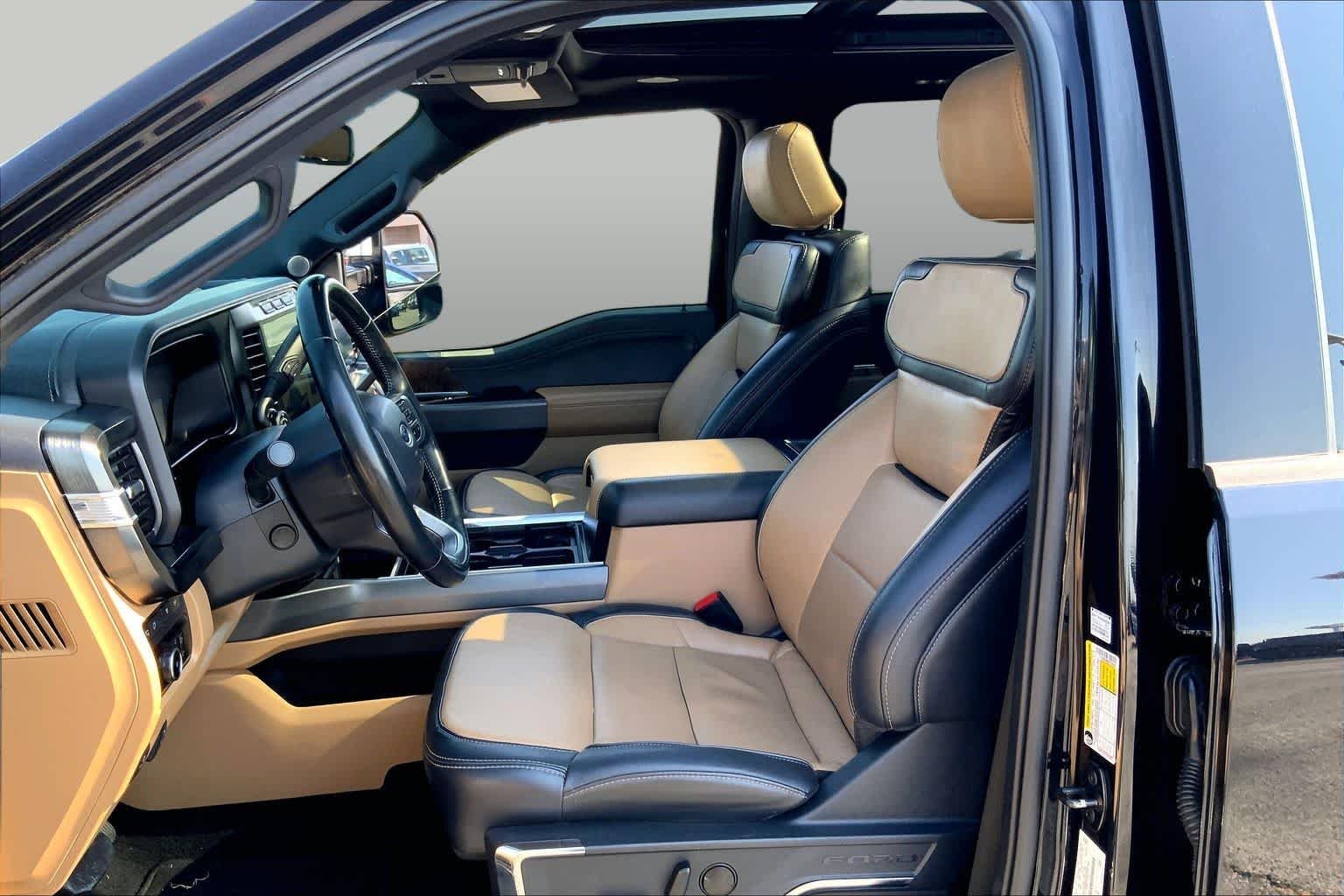 Used 2023 Agate Black Metallic Ford LARIAT image 8