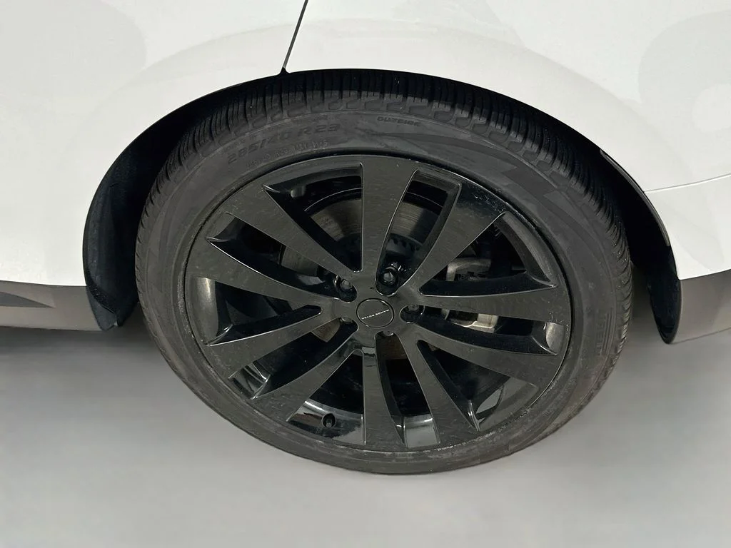 Used 2024 Fuji White Land Rover SE image 34