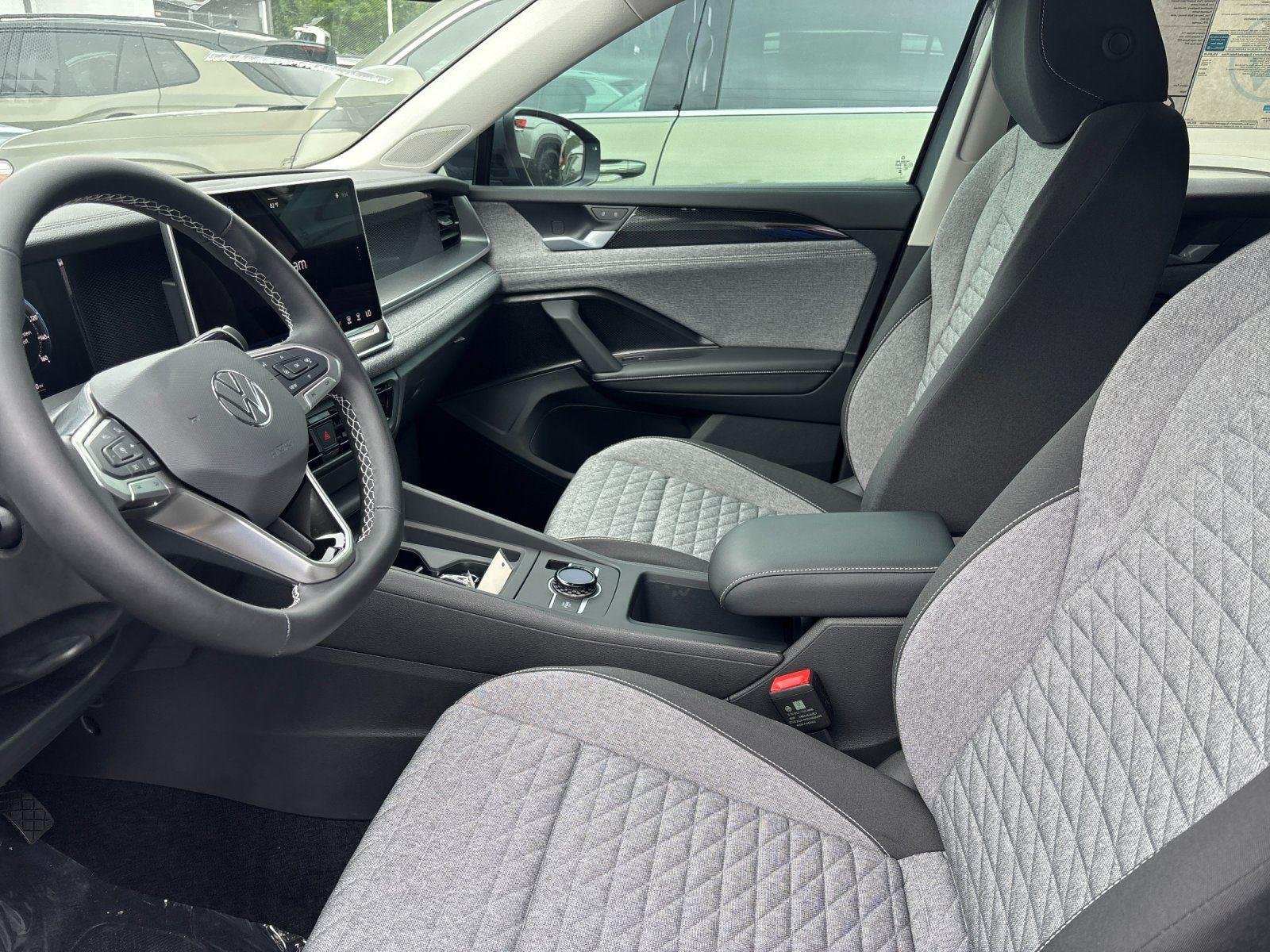 New 2026 Platinum Gray Metallic Volkswagen S image 15
