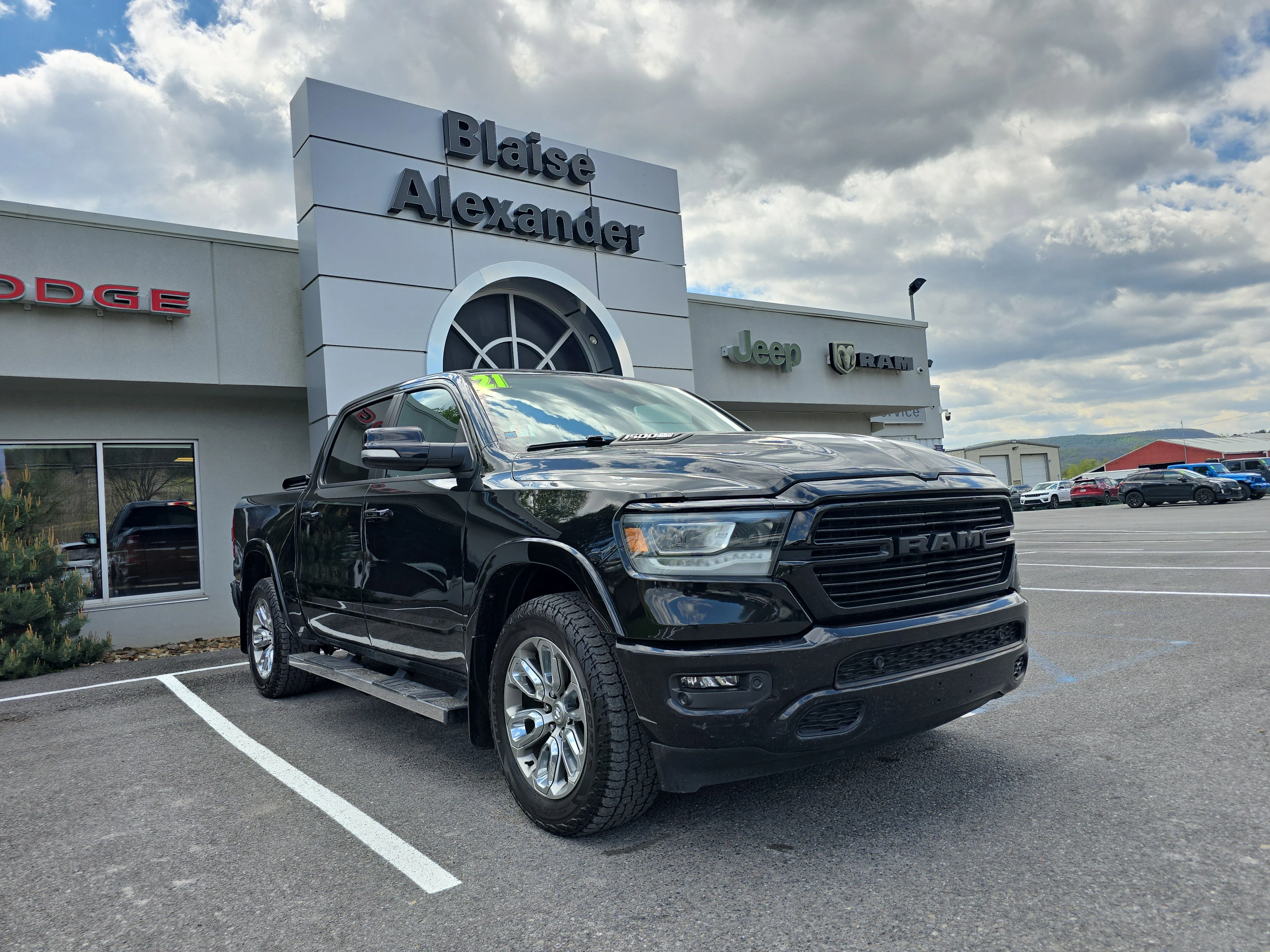 2021 RAM 1500 Laramie 4x4 Crew Cab 5'7's photo