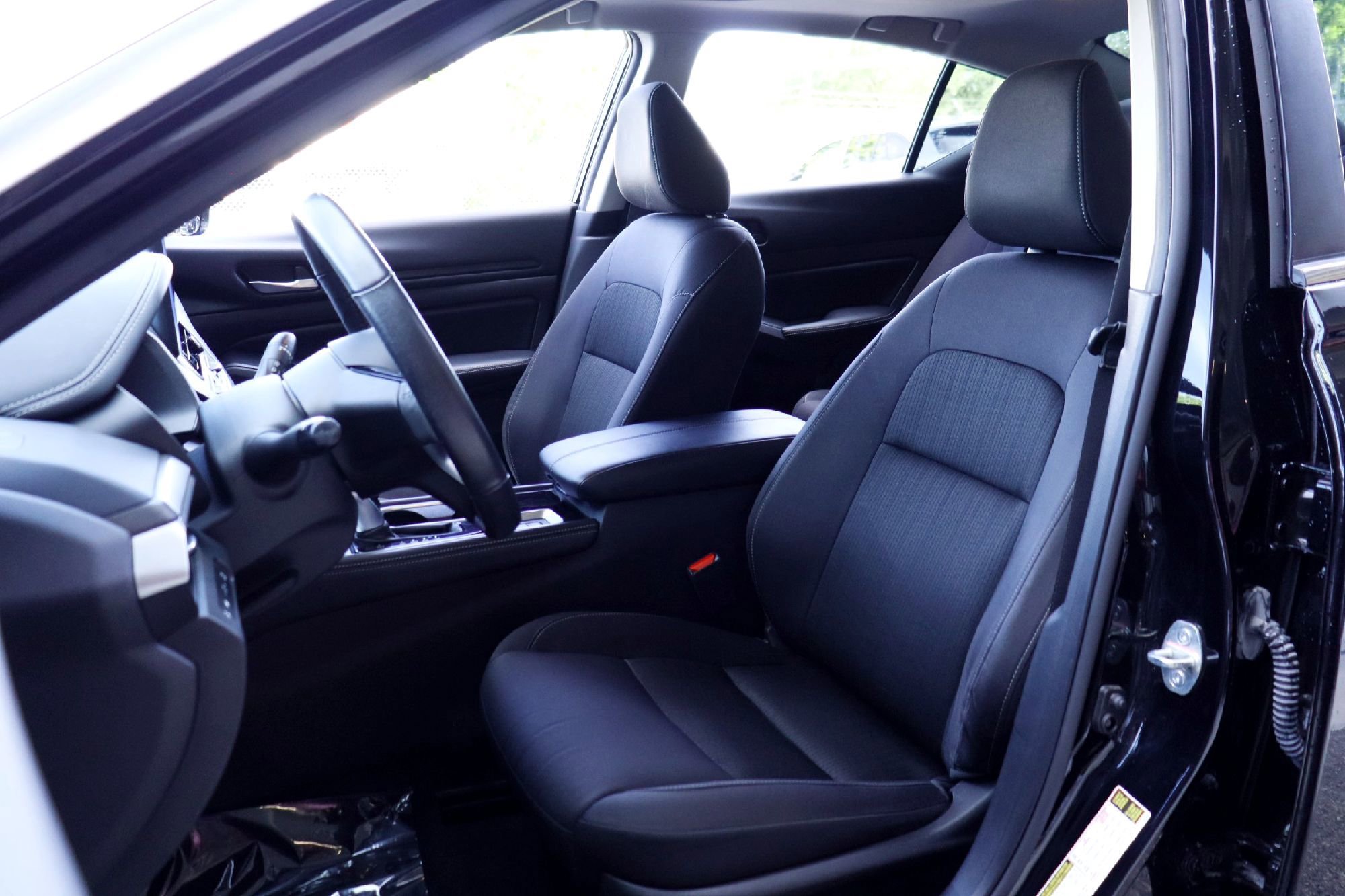 Used 2024 Super Black Nissan 2.5 SV image 10