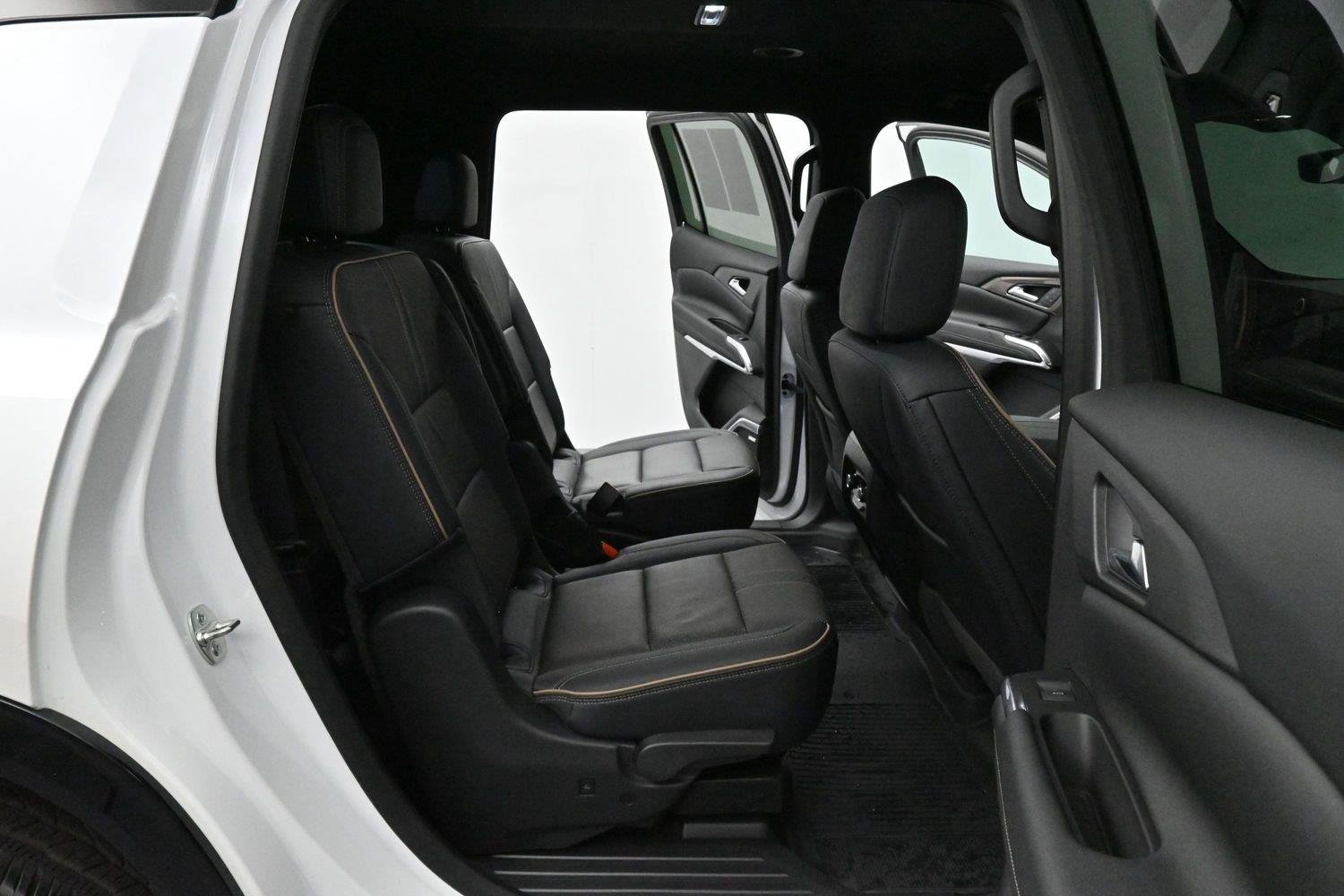 Used 2025 Iridescent Pearl Tricoat Chevrolet FWD High Country image 34