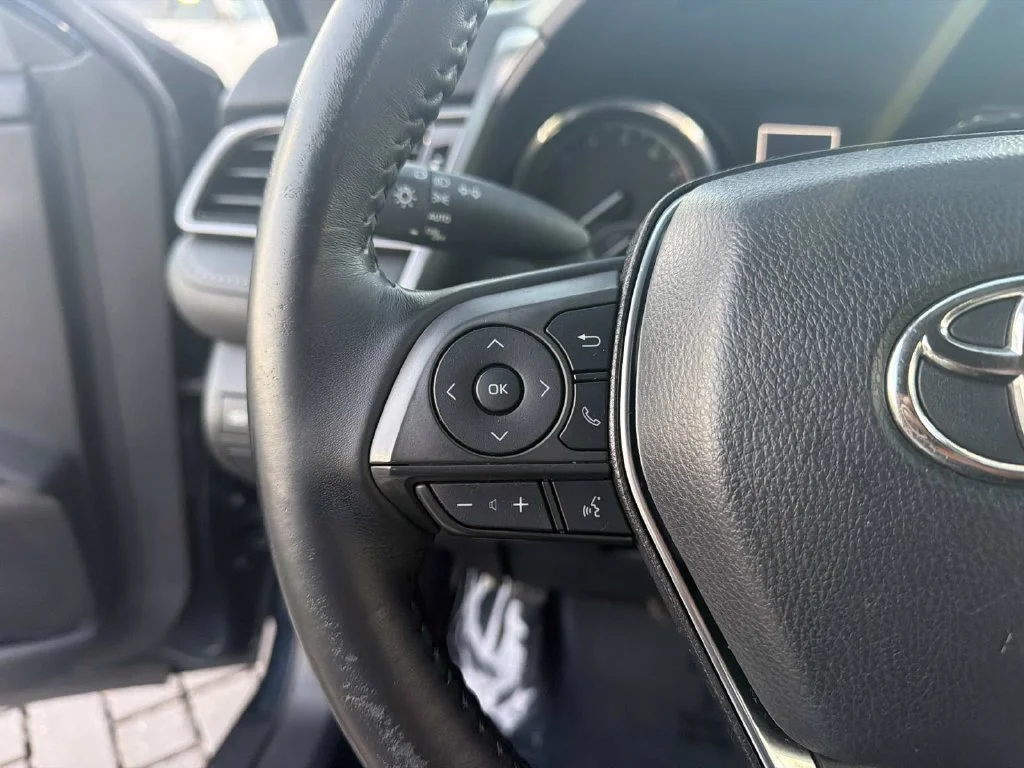 Used 2019 Blue Toyota SE image 17