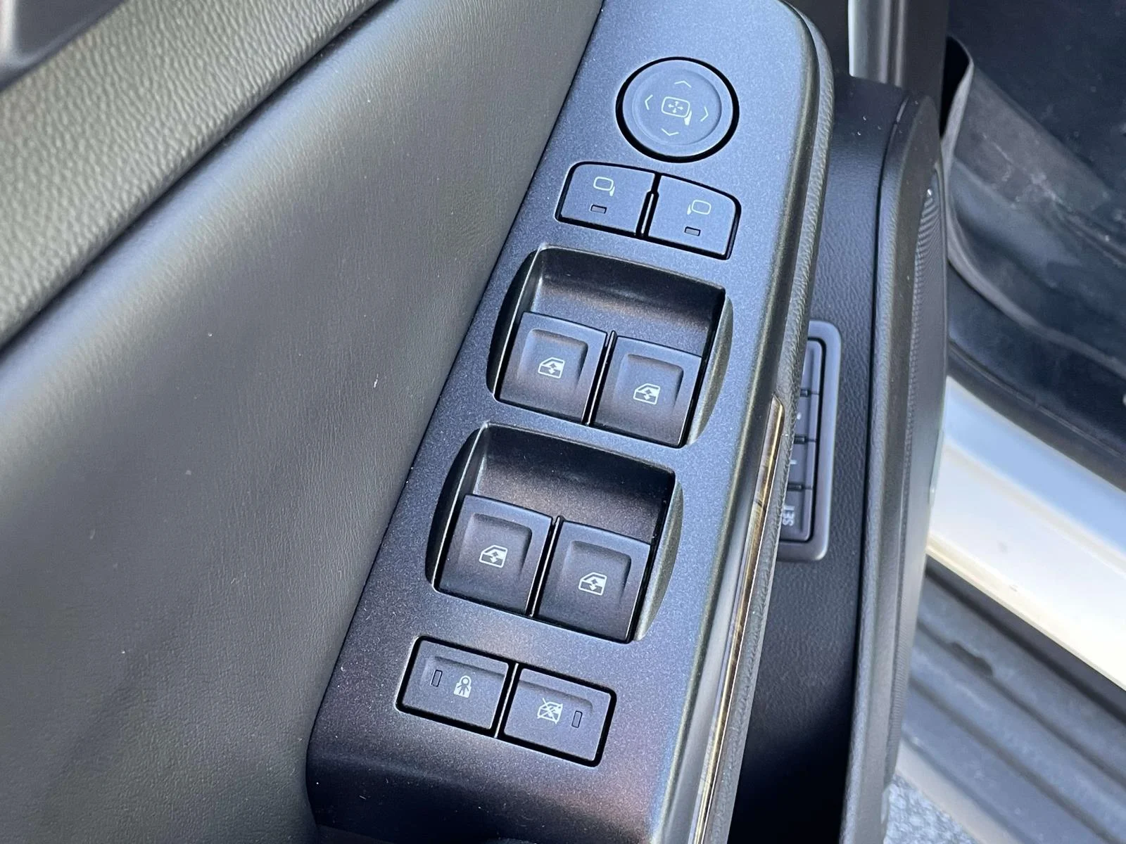 Used 2016 Summit White Chevrolet LT image 6