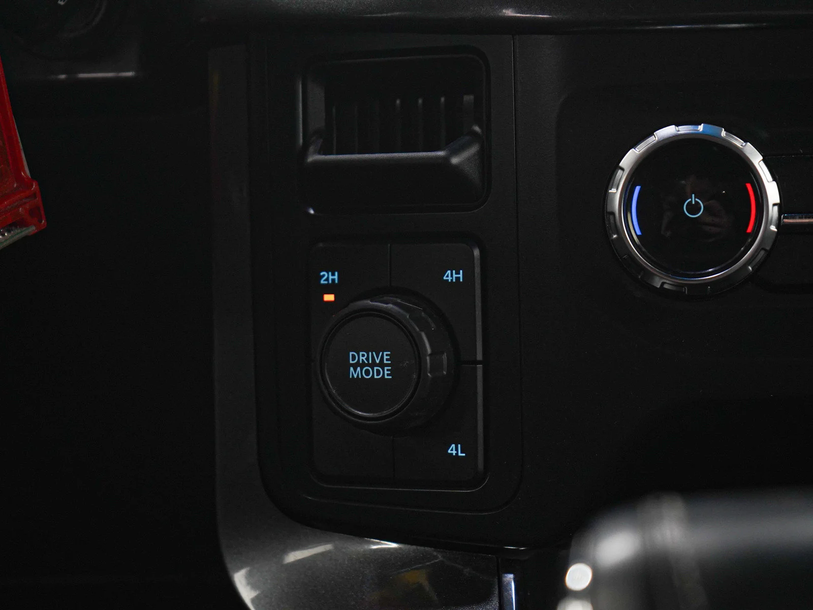 Used 2023 Agate Black Metallic Ford XLT image 19