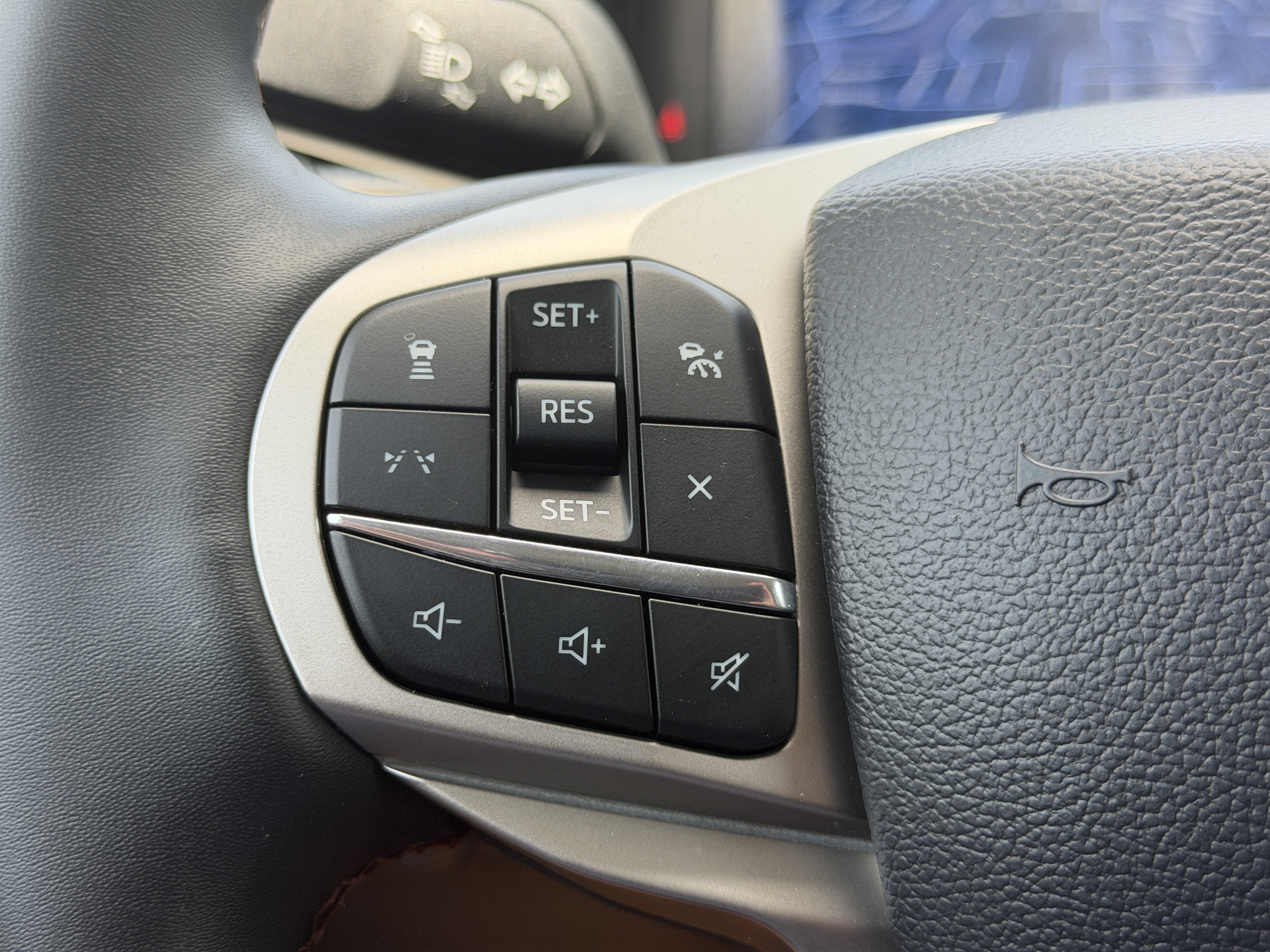 Used 2025 Black Metallic Ford Active image 33