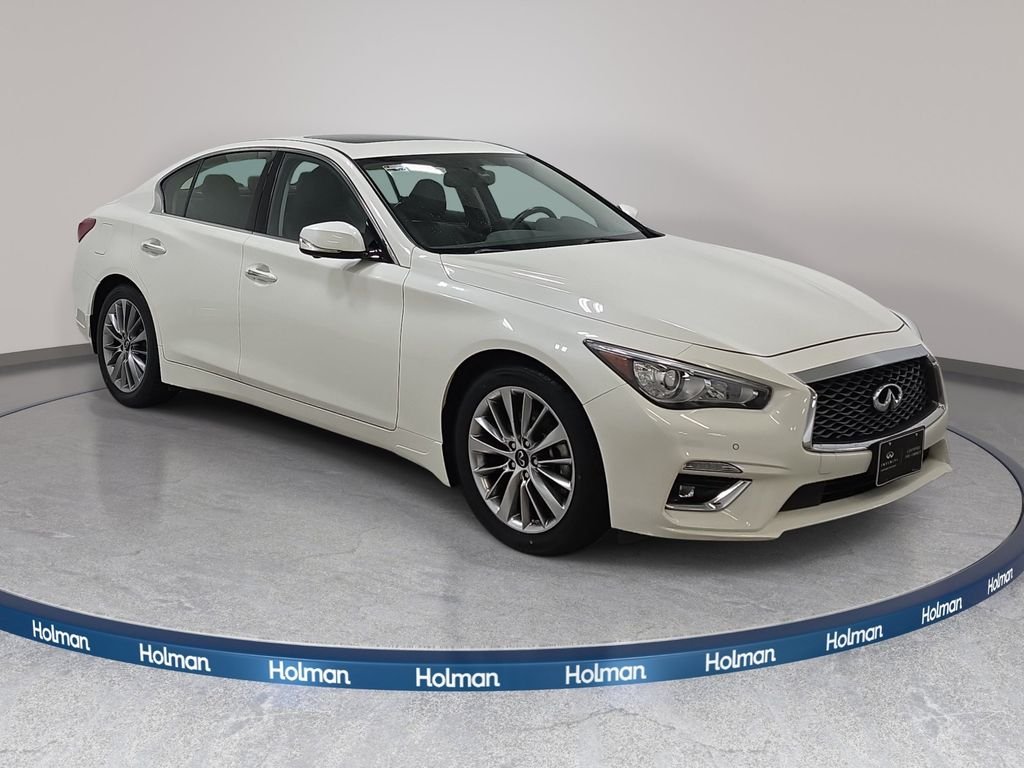 Certified Used 2023 Majestic White INFINITI LUXE image 3