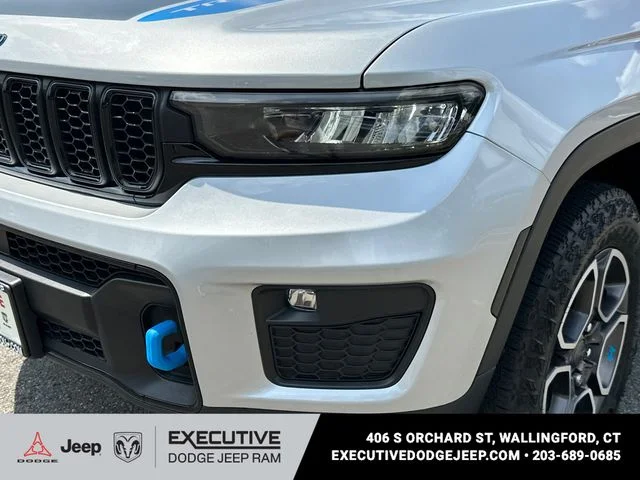 Used 2023 Silver Jeep Trailhawk 4xe image 7